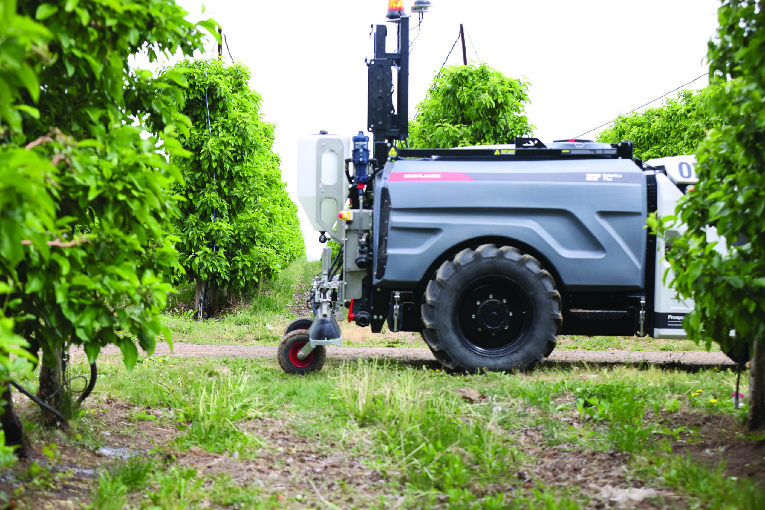 Prospr autonomous platform fitted with a herbicide application unit