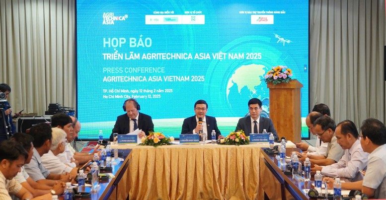 Press announcement photograph accompanying the Agritechnica Asia 2025 Vietnam preview